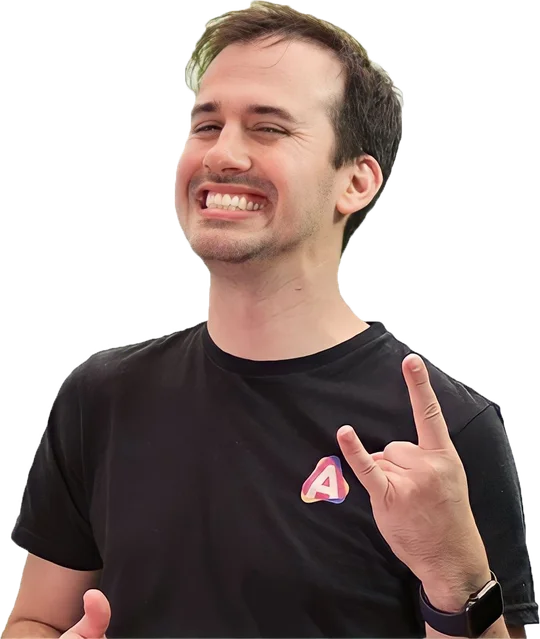 Professor Paulo Valim, sorrindo, com a camiseta do Ciência em Ação